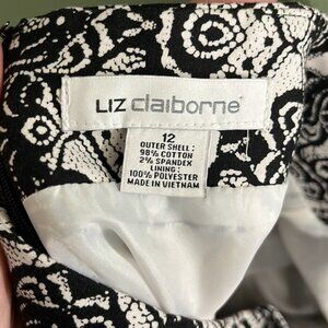 S28  patterned skirt size 12 LIZ CLAIBORNE